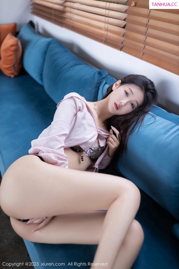 唐安琪  [XiuRen]高清写真图 2023.10.09 No.7482 唐安琪 短裙美腿第11张图片